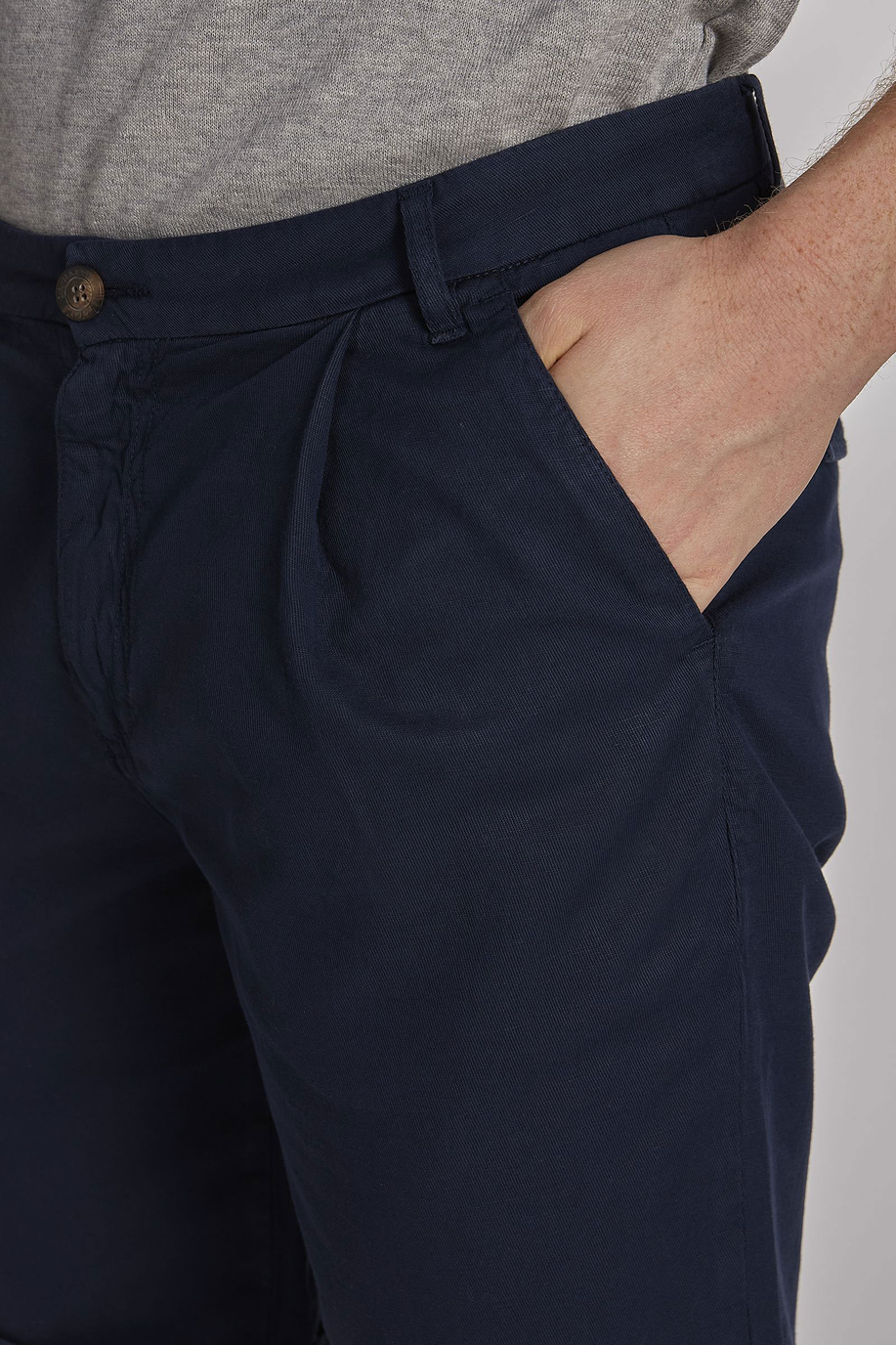 Men's regular-fit cotton and linen-blend Bermuda shorts
