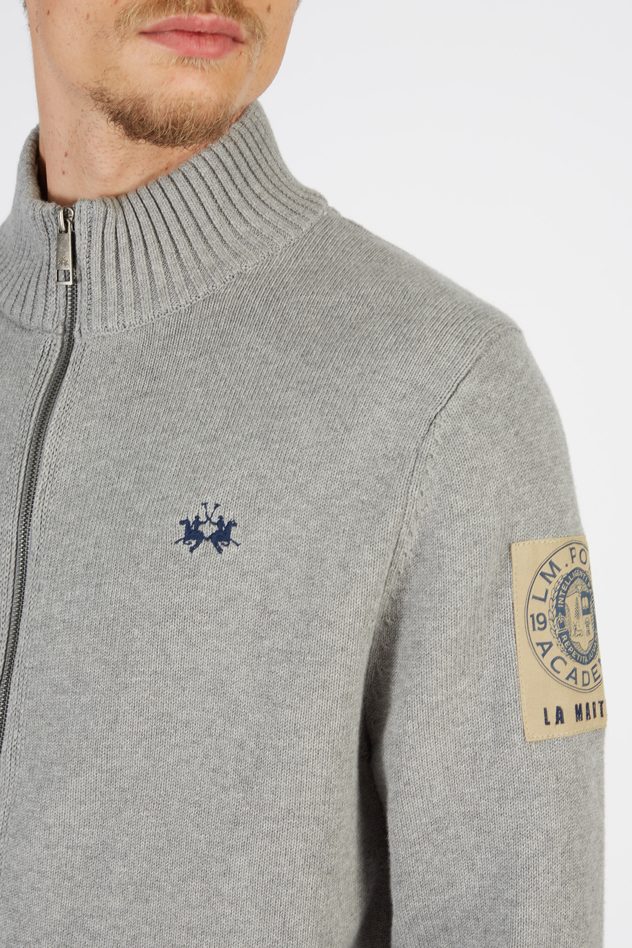 Men’s sweatshirt with front zip closure in 100% cotton comfort fit