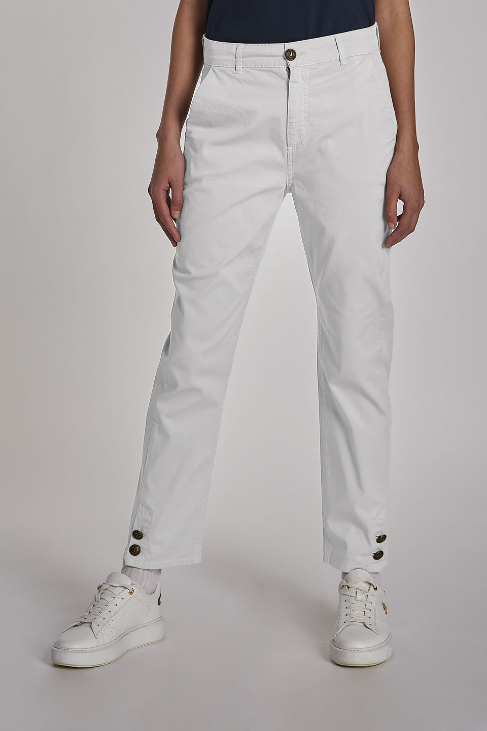 De alguna manera Renacimiento corona Pantalón de mujer, modelo 5 bolsillos de algodón, corte regular Blanco  Óptico La Martina | Shop Online